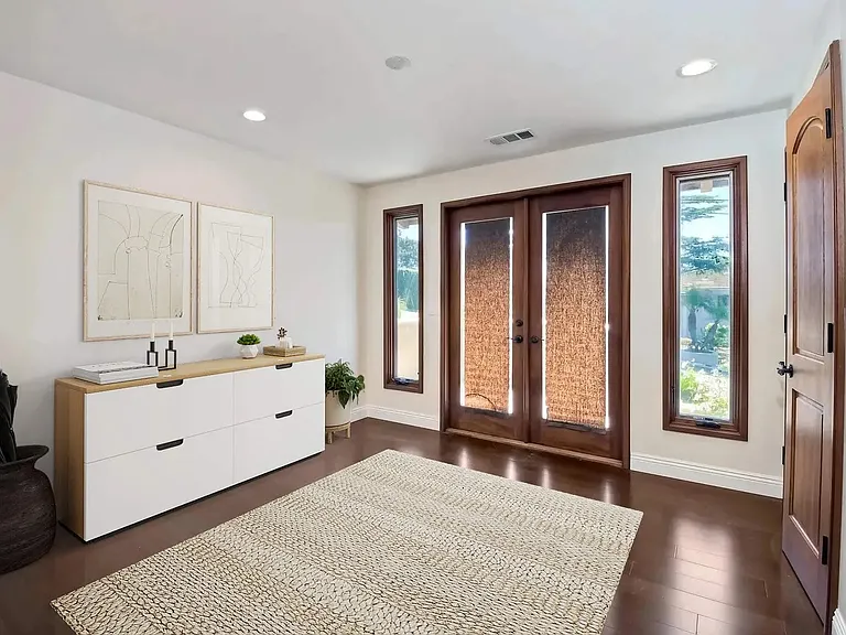 610 Amphitheatre Dr — Photo 18