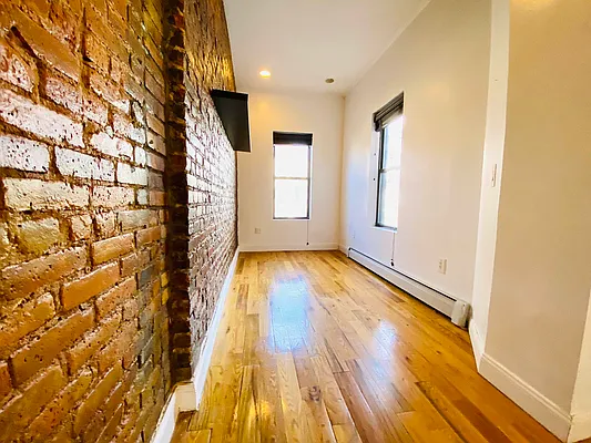 Rented by Blue Egg Realty Corp | media 34