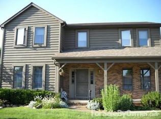 27 Bay Pointe Dr, Bloomington, IL