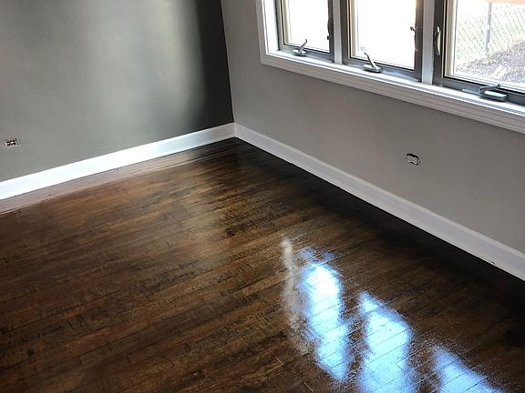 4th image of 5254 S Moody Ave