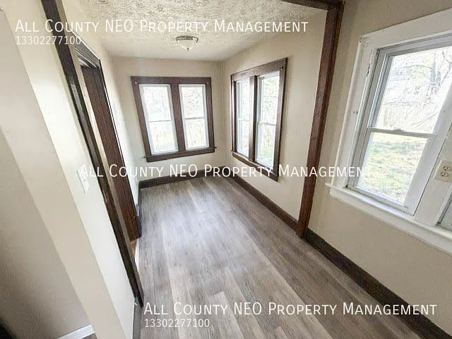 321 Grace Ave — Photo 9
