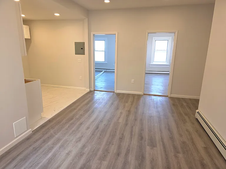 1 Wayne Ave #4 — Photo 7
