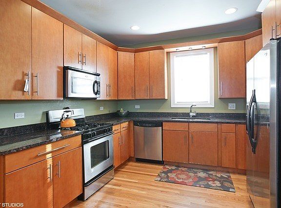 3rd image of 1748 N Francisco Ave #1