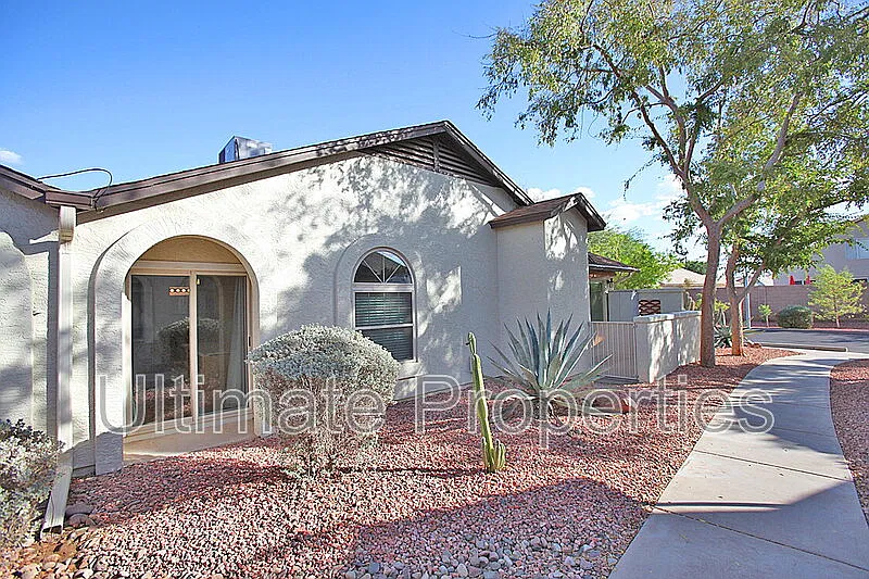 2 bed, 2.0 bath, 994 sqft, $1,495 — Photo 2