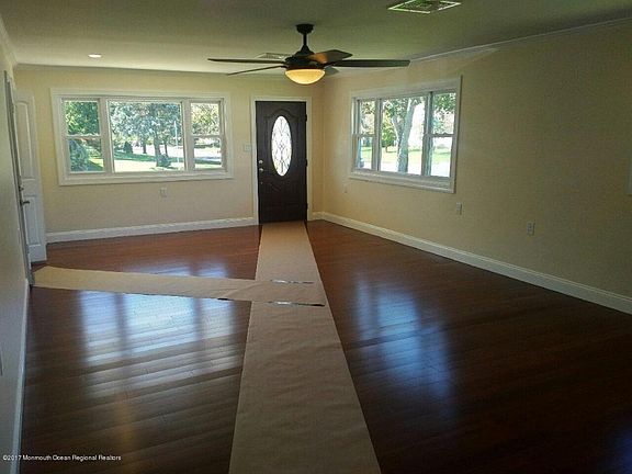 3rd image of 307 Port Royal Dr