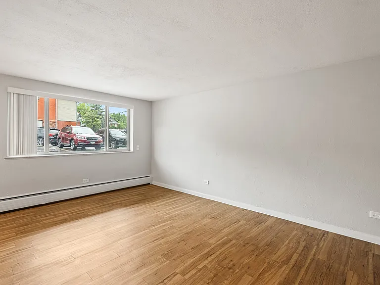 1333 N York St — Photo 22