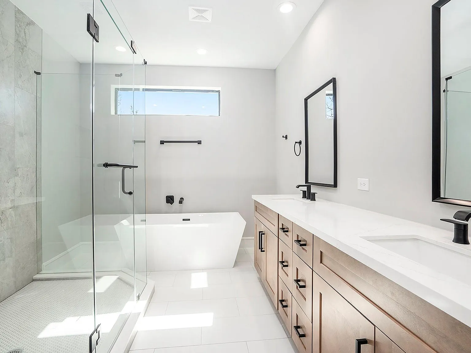 3 bed, 3.5 bath, 2128 sqft, $3,250 — Photo 4