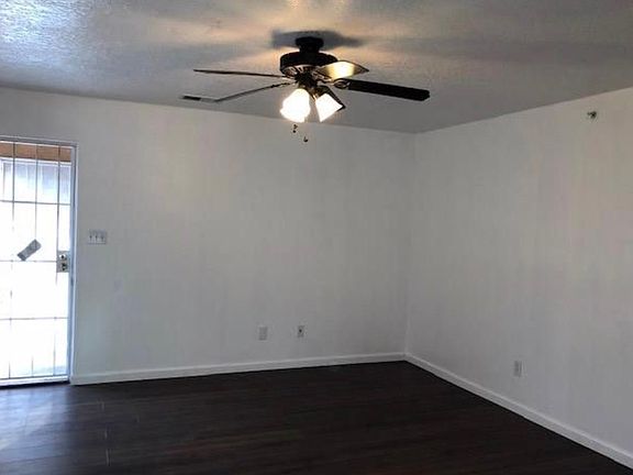5th image of 528 Alvarado Dr SE Unit C