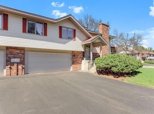 5653 Chatsworth St N, Shoreview, MN 55126