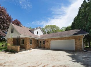 9834 S Nicholson Rd, Oak Creek, WI 53154