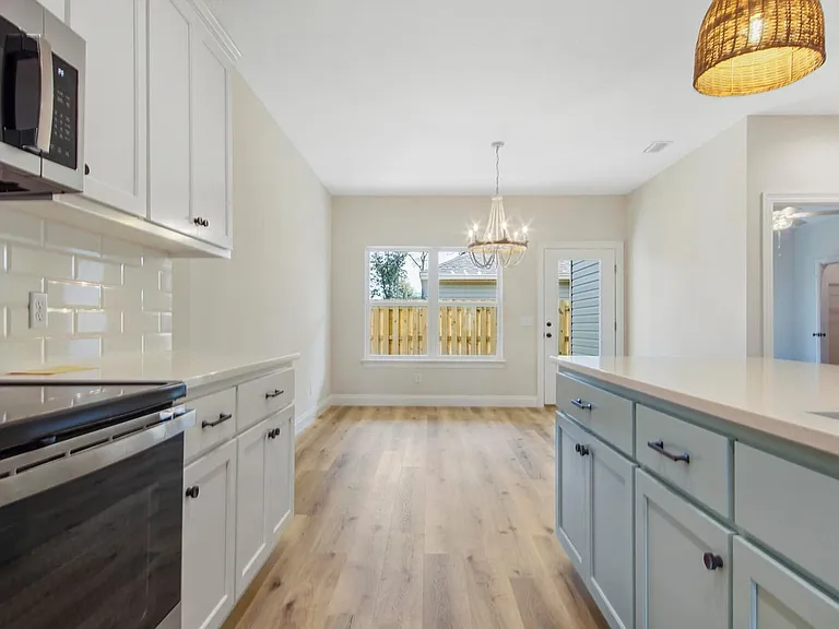 906 Mulberry Ave — Photo 3