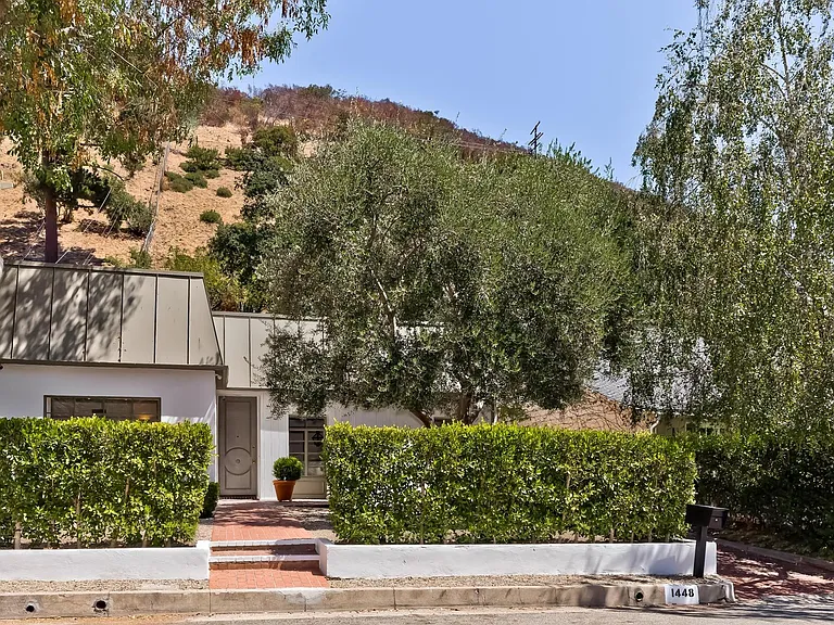 1448 N Beverly Dr — Photo 3