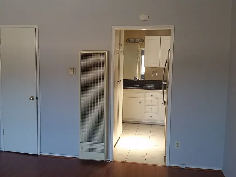 New Hampshire Apartments — Photo 10