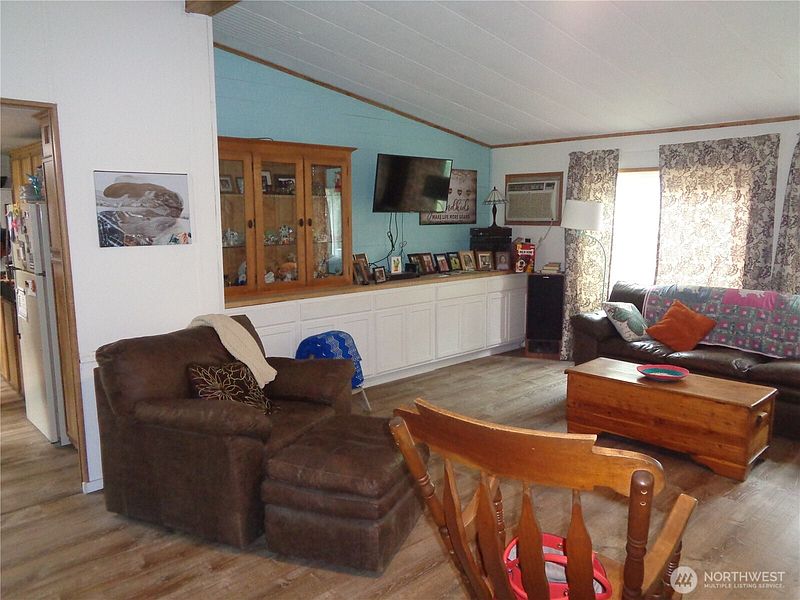 3rd image of 251 Spring Coulee Road