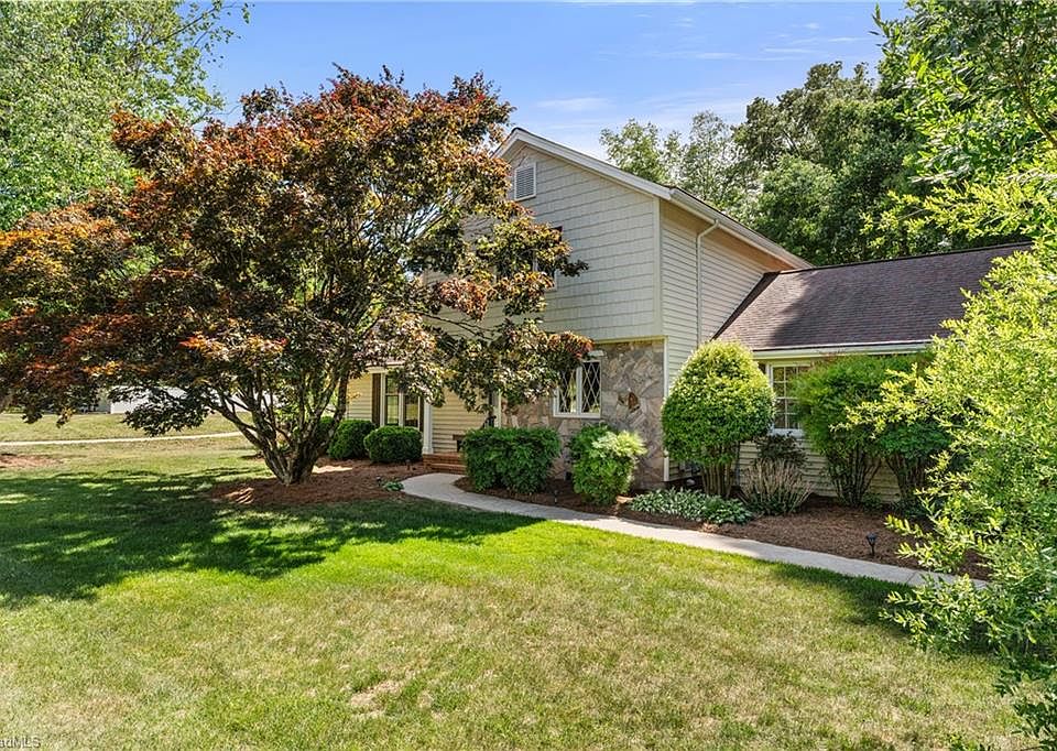 1st image of 926 Branchwood Dr