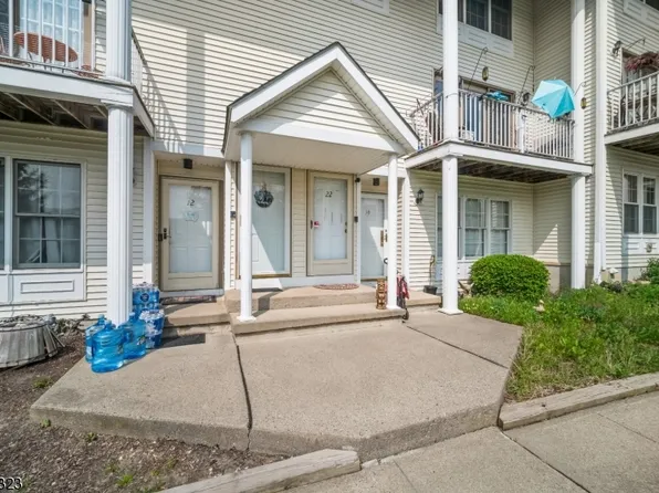 22 Amherst Ct, Hamburg Boro, NJ 07419