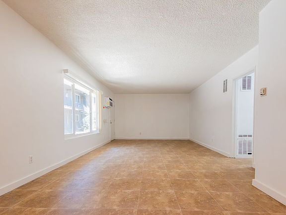 3rd image of 13135 Vanowen St #5