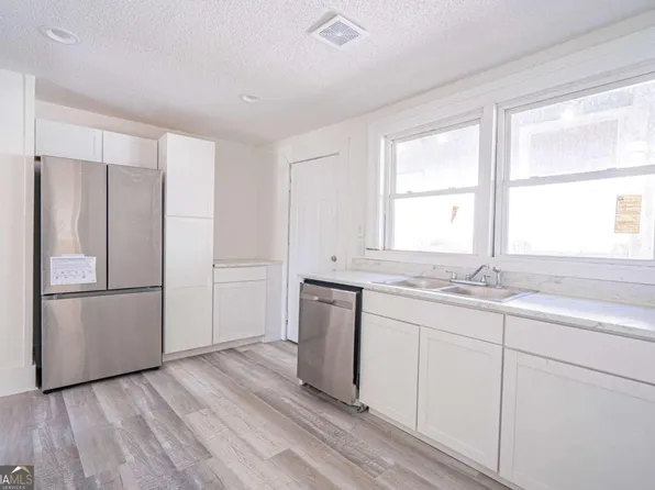 1003 W 51st St, Savannah, GA 31405