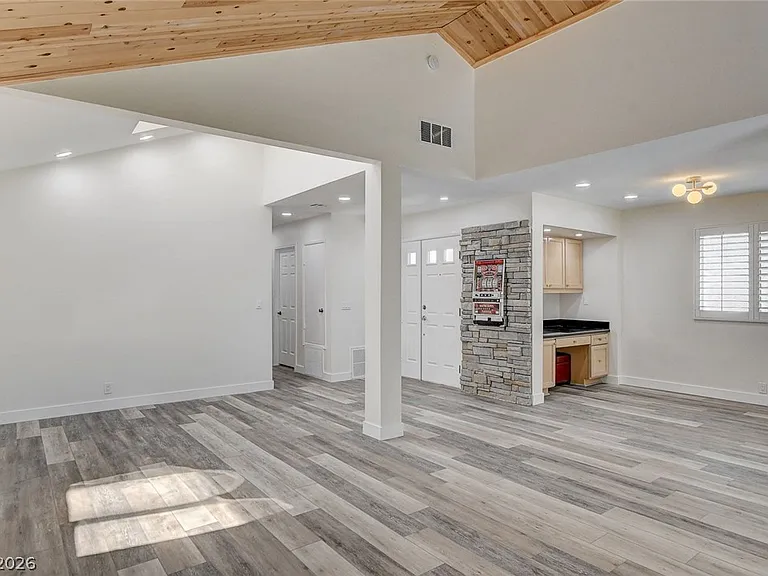 2999 Bel Air Dr — Photo 9
