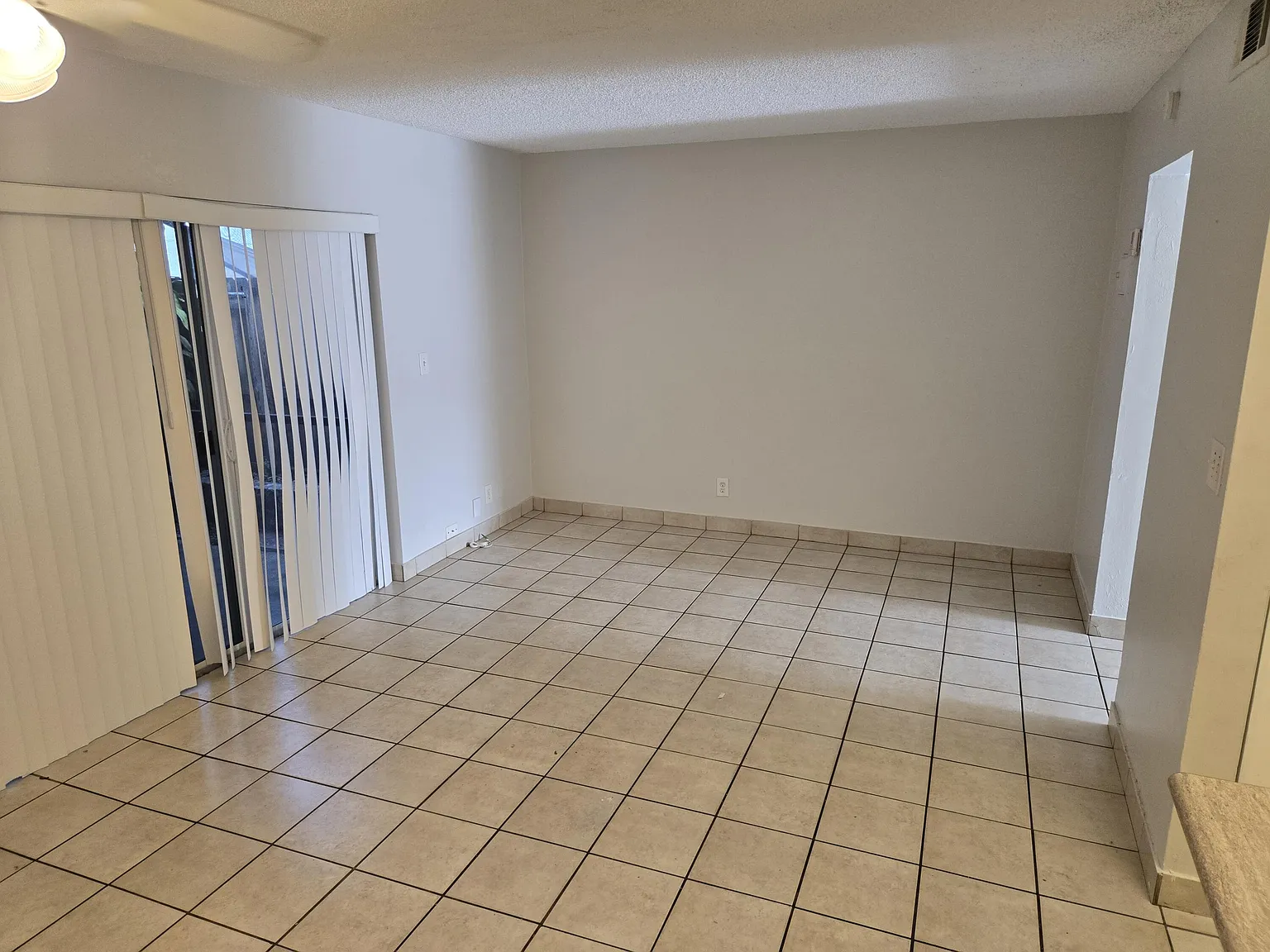 3 bed, 1.5 bath, 1290 sqft, $2,700 — Photo 4