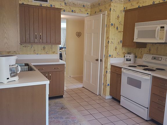5th image of 105 Park Shores Cir Unit 19