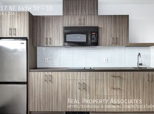 817 NE 64th St Unit 10, Seattle, WA 98115