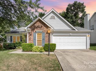 10000 Northwoods Forest Dr, Charlotte, NC 28214