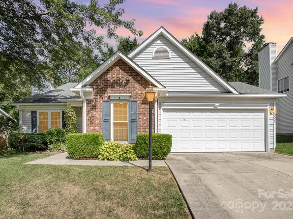 10000 Northwoods Forest Dr, Charlotte, NC 28214