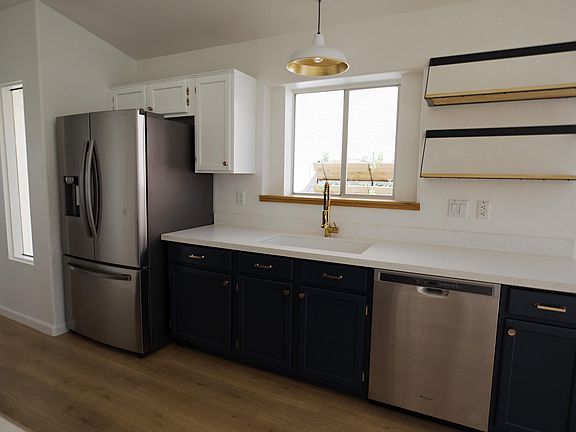 3rd image of 1142 W Bluebird Dr