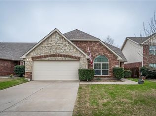 8916 Holliday Ln, Aubrey, TX 76227