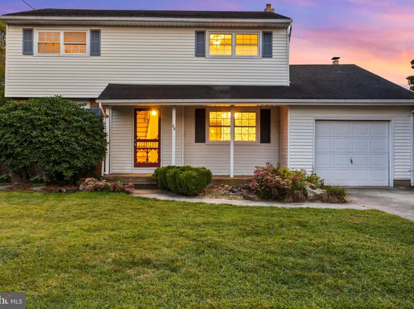 25 Walt Whitman Way, Hamilton, NJ 08690