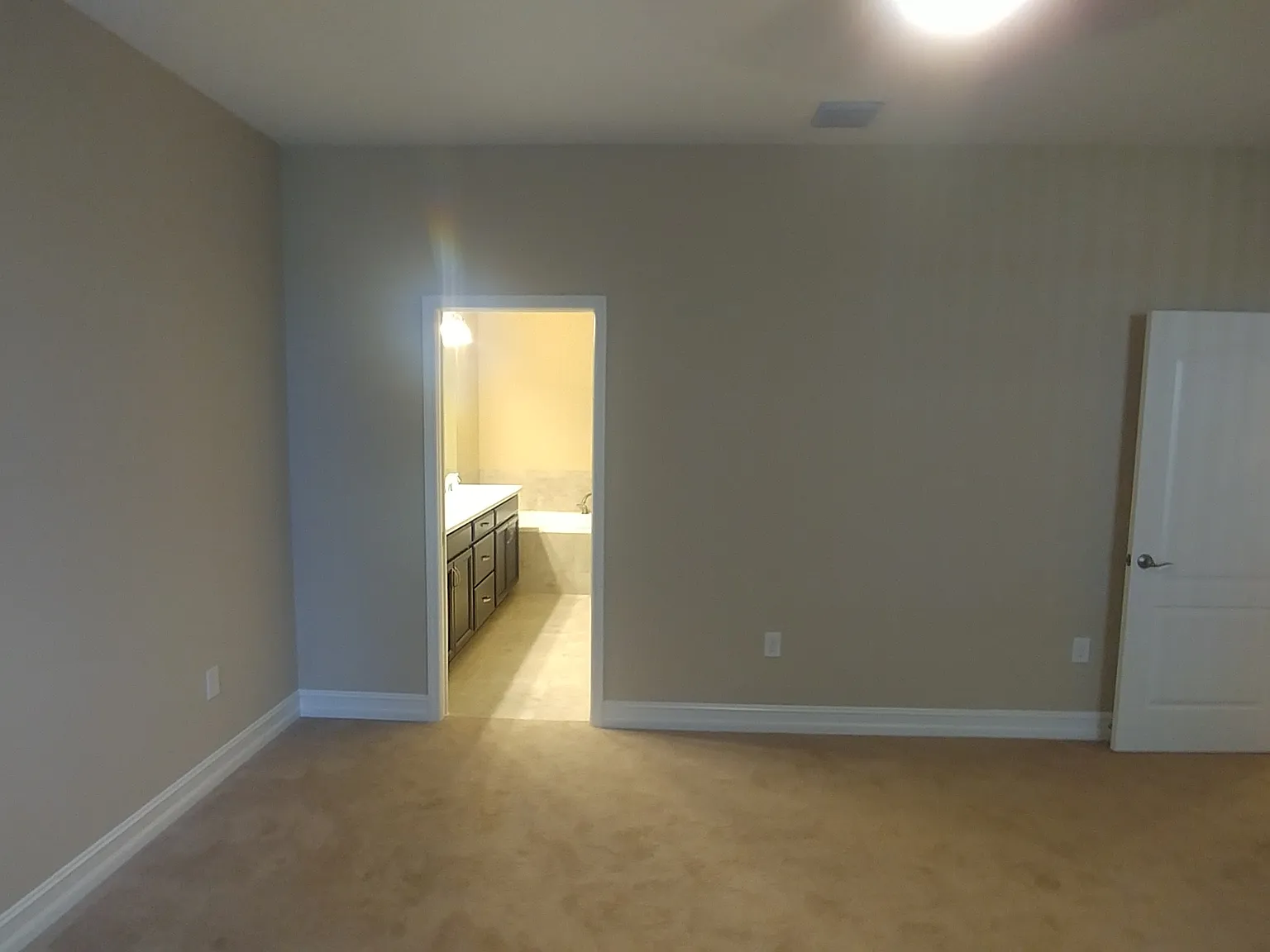 3 bed, 1458 sqft, $2,600 — Photo 3