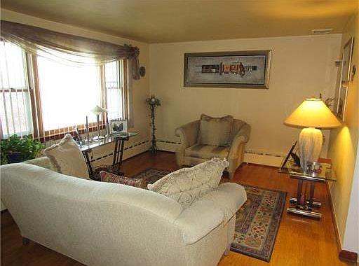 3rd image of 1475 Cedarwood Dr