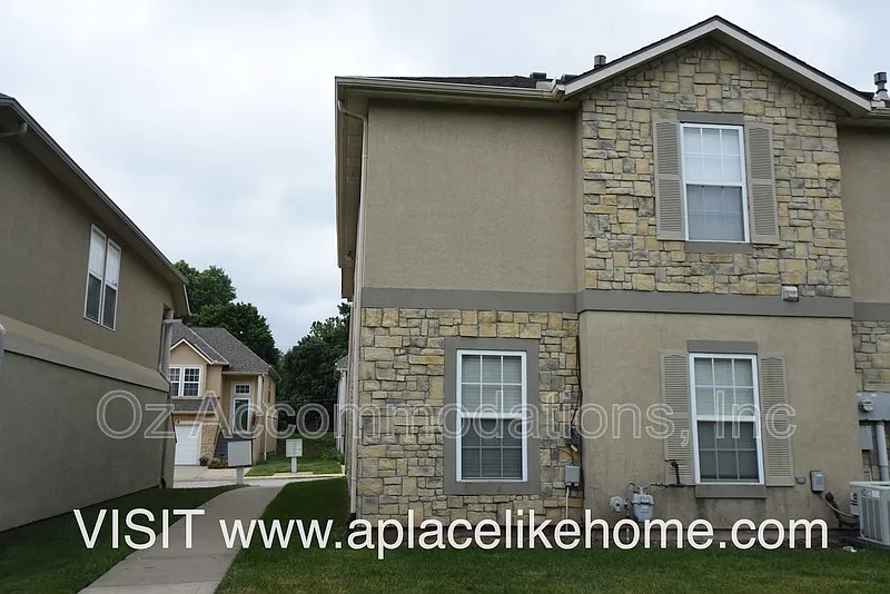 3 bed, 2.0 bath, 1330 sqft, $1,855 — Photo 3