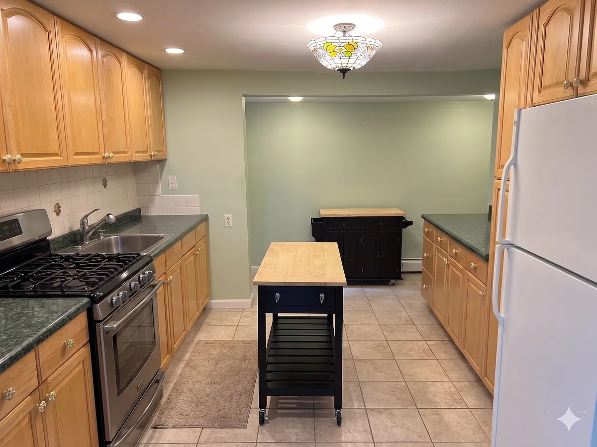 Kitchen - 8-04D Saddle River Rd