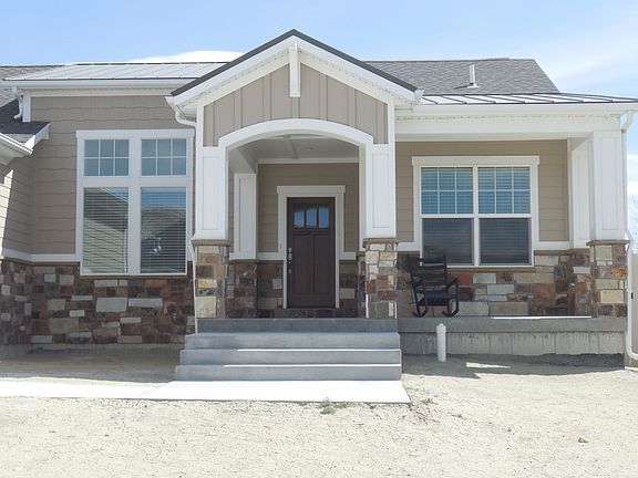 2nd image of 325 Pinnacle Dr