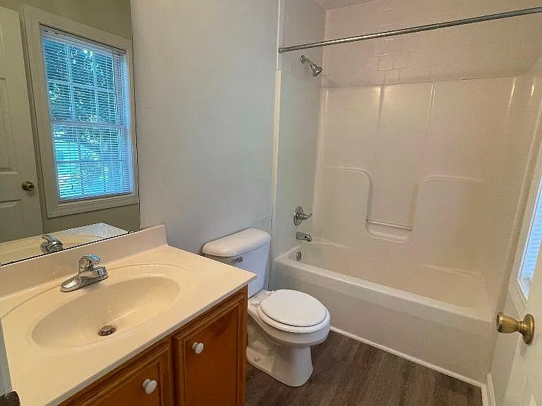605 Avery St — Photo 30