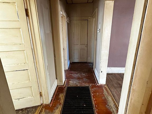 5th image of 316 E Oak St