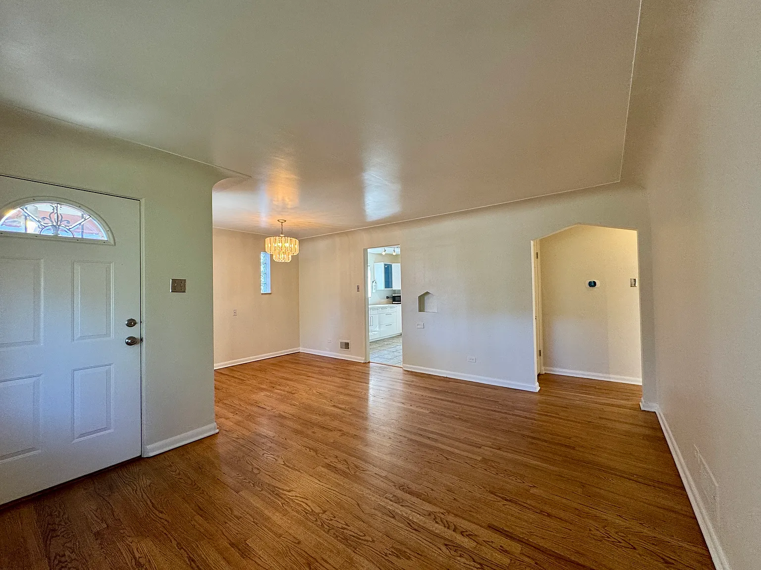 3 bed, 1343 sqft, $2,760 — Photo 3