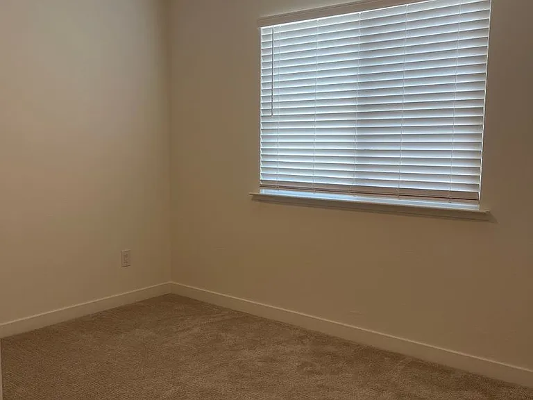 656 Walnut St — Photo 13
