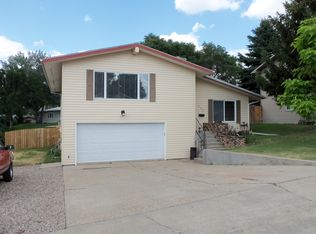 121 Hillcrest Ave, Glendive, MT 59330