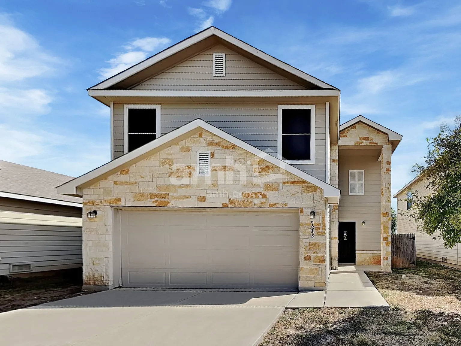 4 bed, 2.5 bath, 2458 sqft, $1,900 — Photo 1