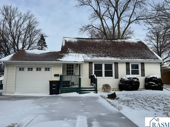 219 N Circle Dr, Blue Earth, MN 56013