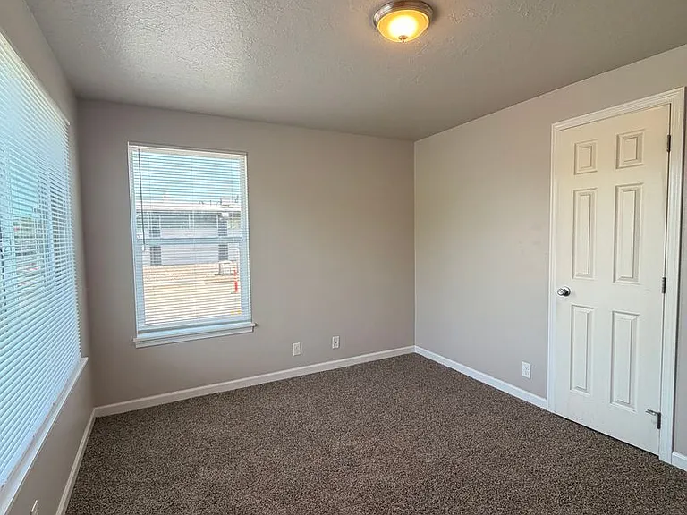 1760 W 18th Ave — Photo 14