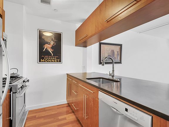 3rd image of 2-40 51st Ave #2Q