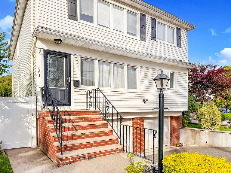 361 Patricia Ct #1 — Photo 2