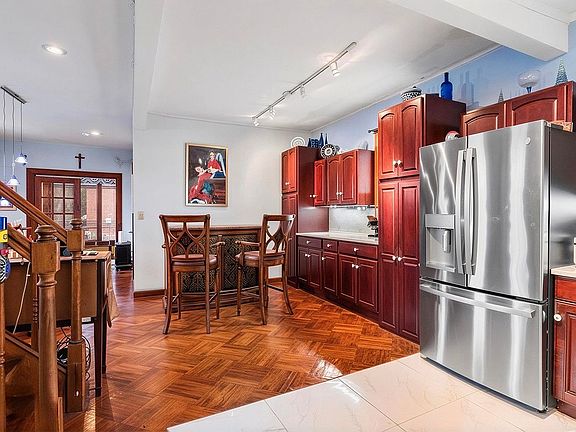 5th image of 3402 Avenue