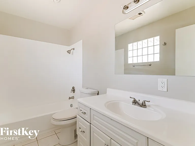 518 E Fairway Rd — Photo 10