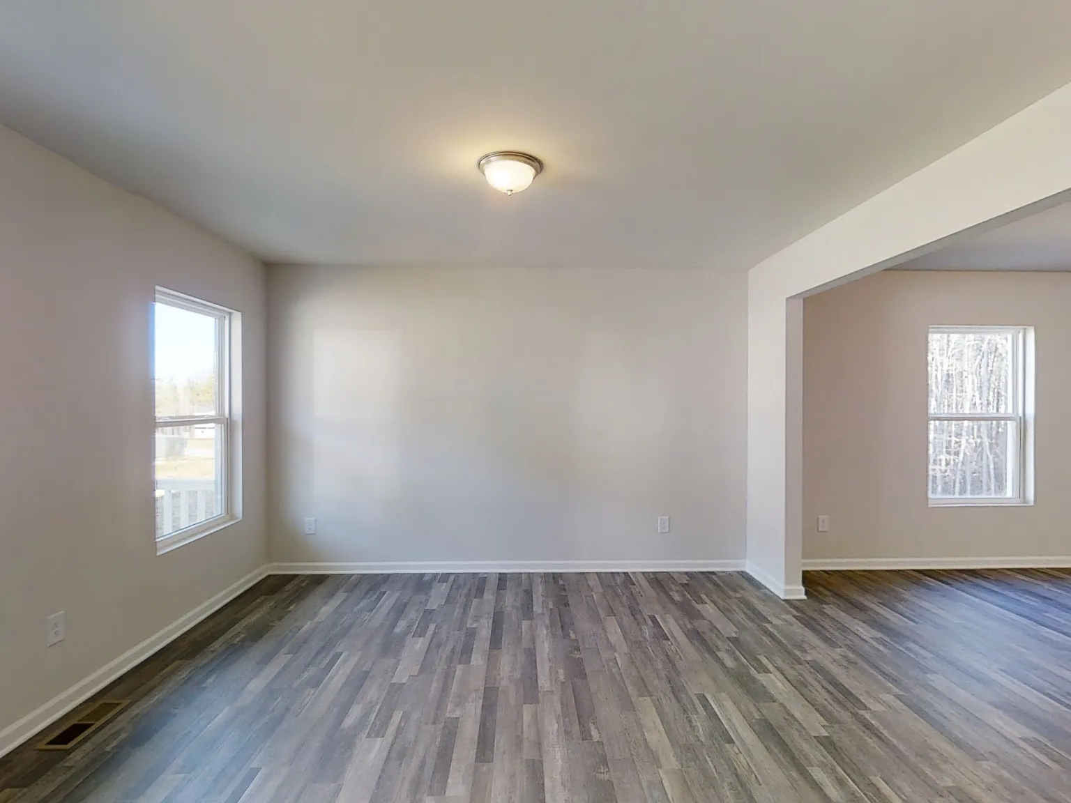 5 bed, 3080 sqft, $2,095 — Photo 4