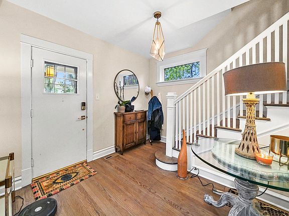 5th image of 618 W Pacific Ave